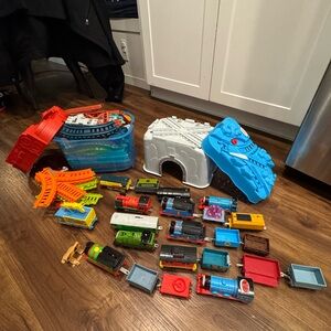 Thomas & Friends LOT of Builder Box Tracks & Trains Set Battery Operated